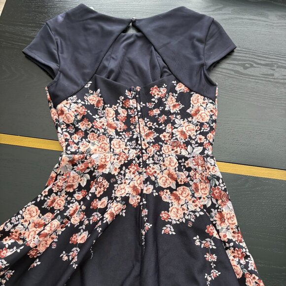 Teeze Me Fit & Flare Dress Size 3/4 Navy and Floral Print EUC - Picture 8 of 9